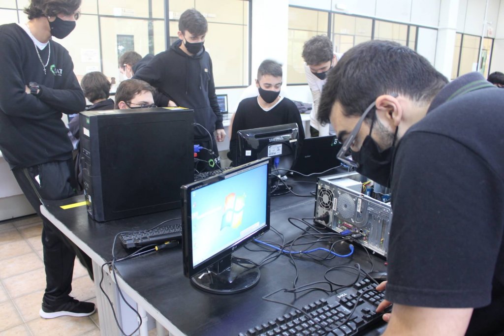Computadores foram restaurados pelos estudantes