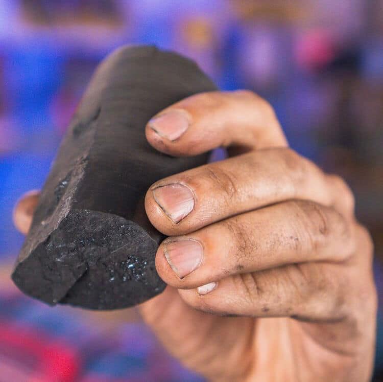 Carvão Mineral foi usado para criar bola no Manual do Mundo
