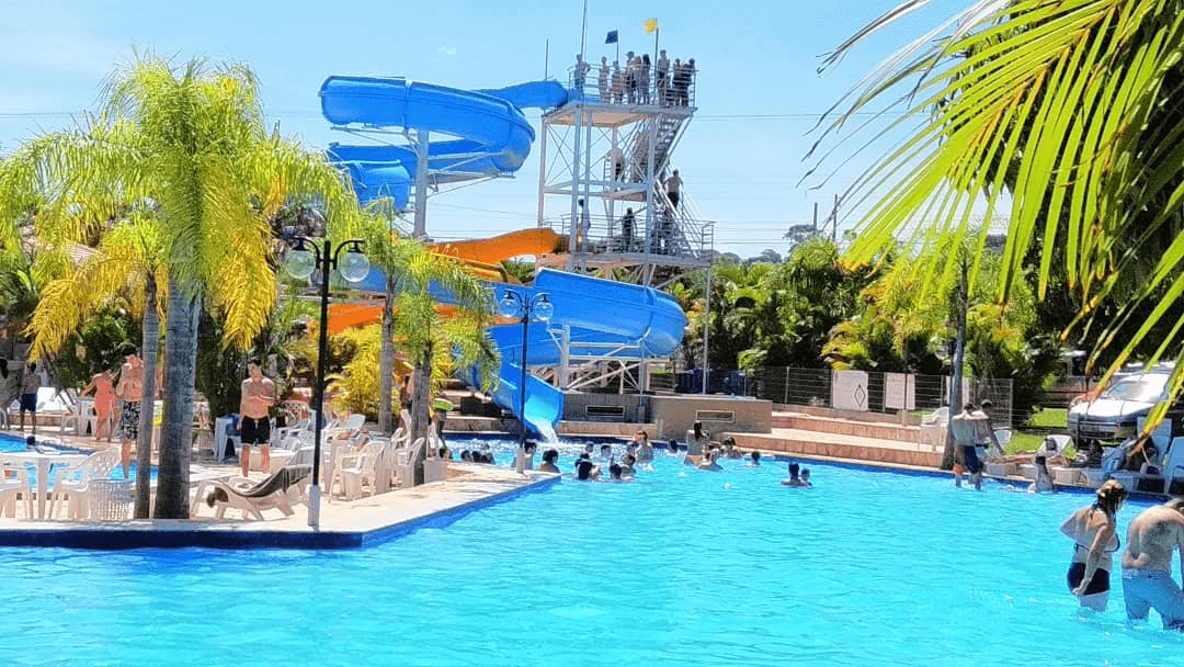 Parques aquáticos são opção de diversão nas férias