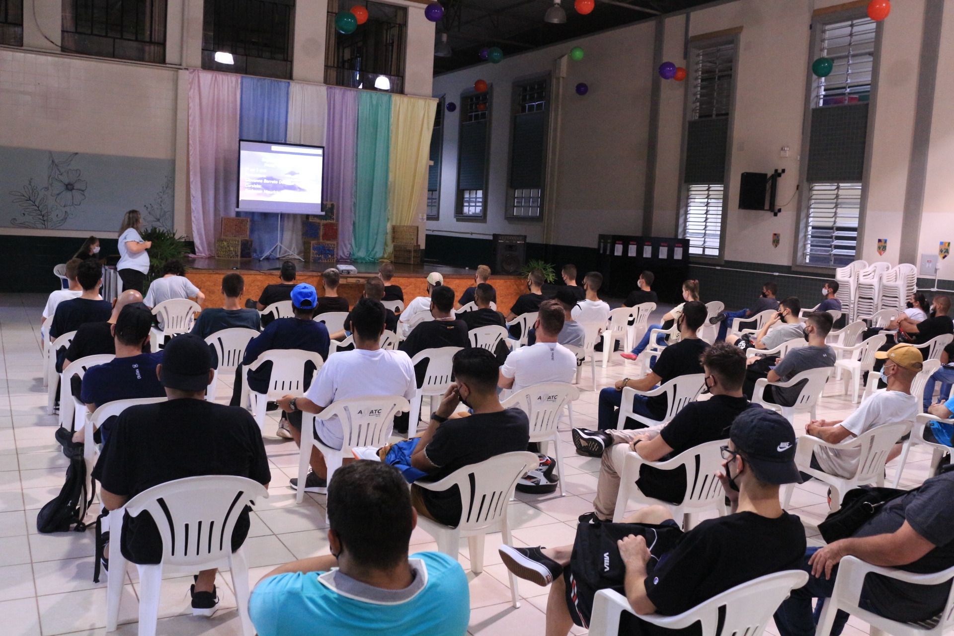 Aproximadamente 130 alunos do técnico iniciaram as aulas nesta semana em quatro cursos do Colégio Satc, em Criciúma