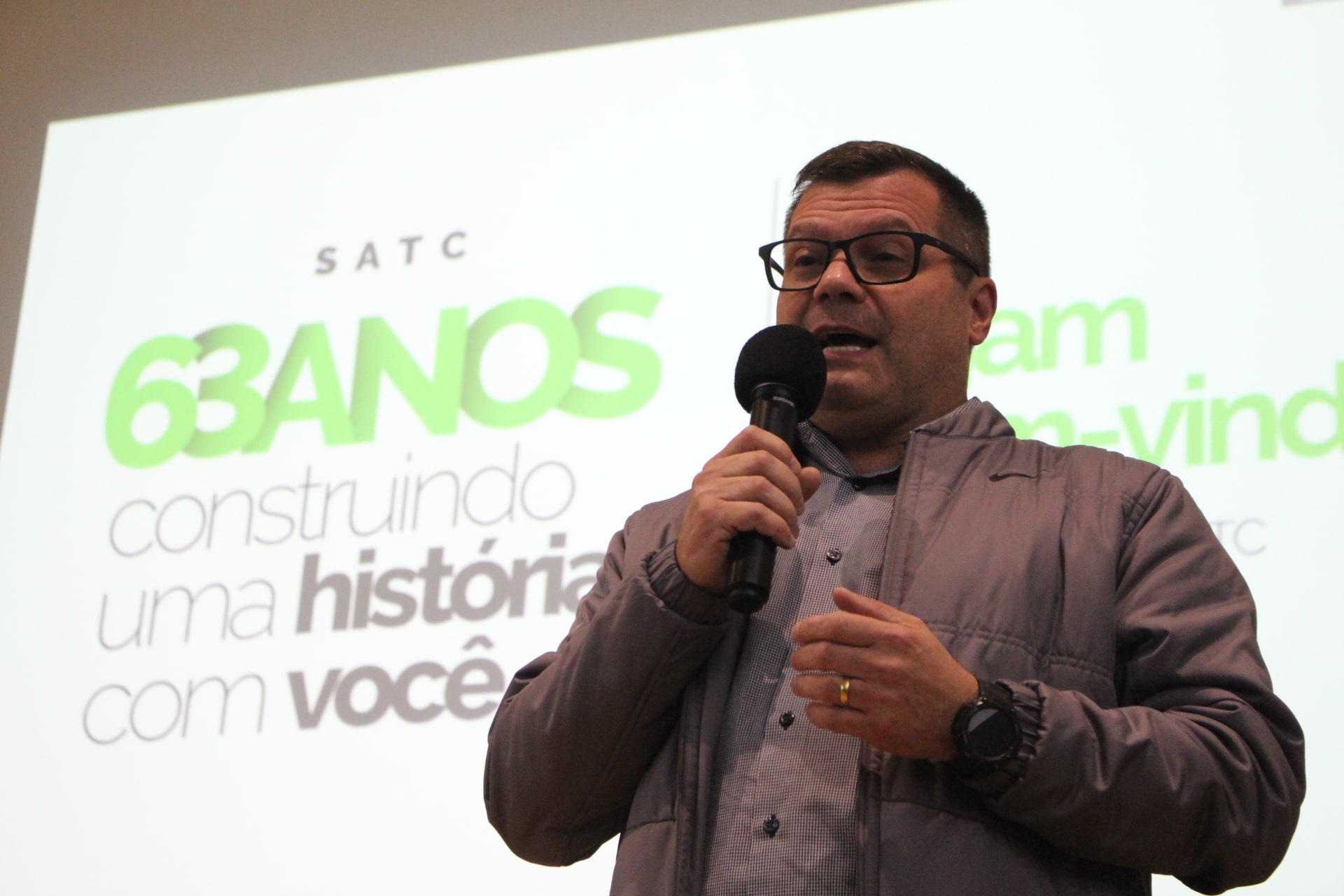 Comemoração do aniversário da história do colégio contou com a reinauguração do Auditório, que homenageia o ex-diretor, João Luiz Novelli