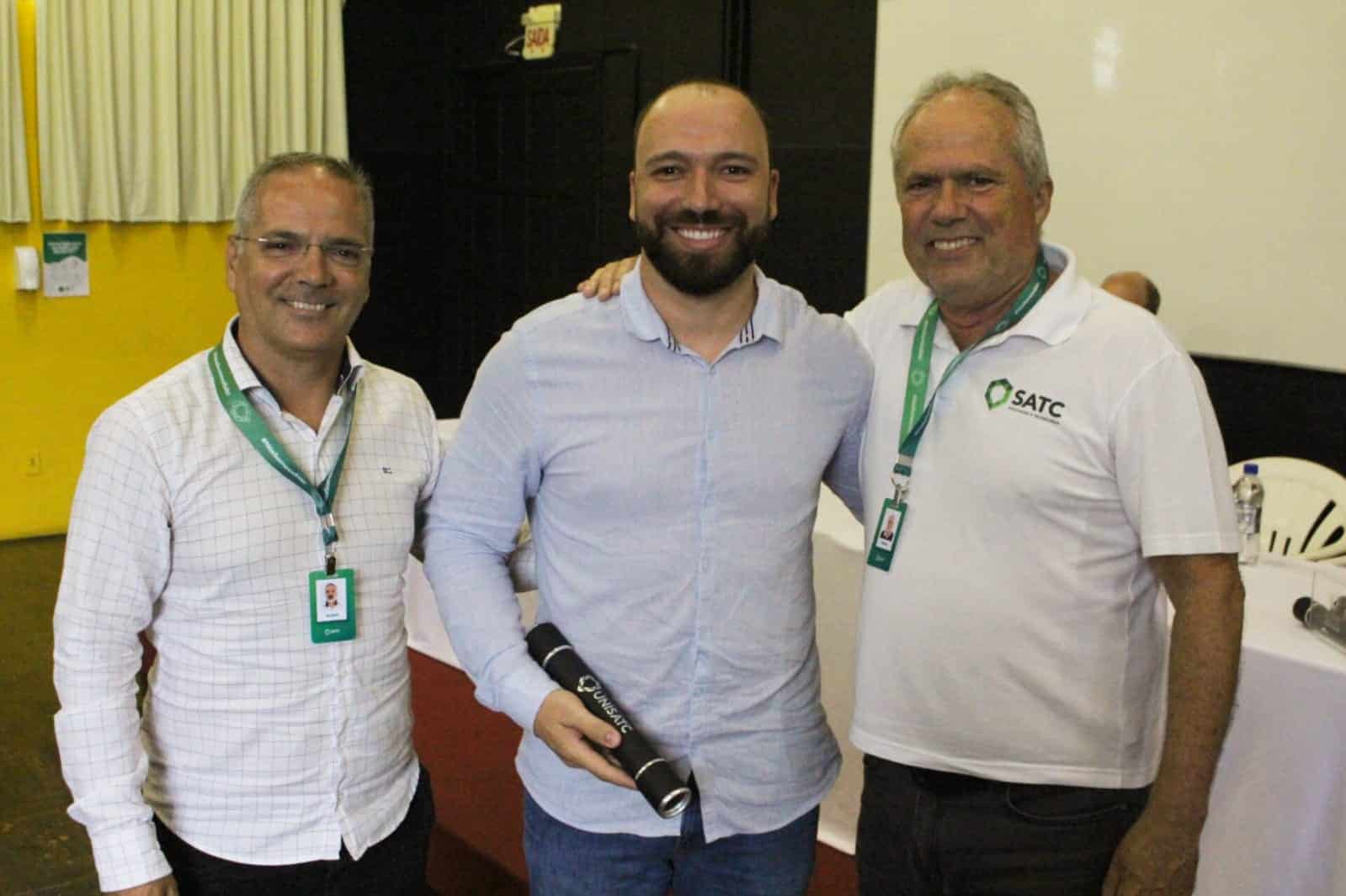 Familiares e amigos estiveram presentes no momento especial dos novos formandos do Centro Universitário UniSatc