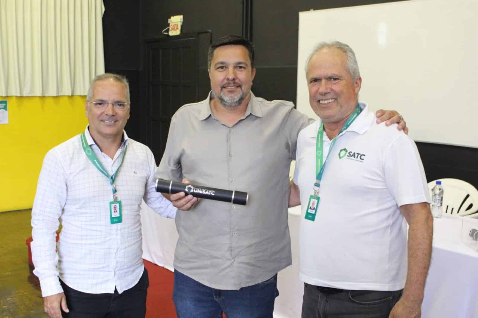 Familiares e amigos estiveram presentes no momento especial dos novos formandos do Centro Universitário UniSatc