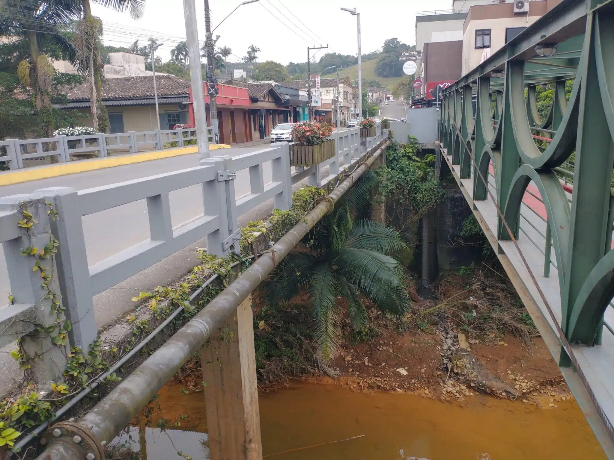 Foto ponte sobre rio