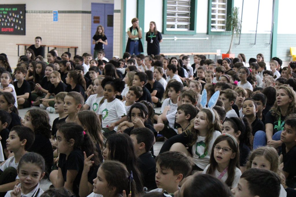 Teatros, brincadeiras e mensagens de renovação fizeram parte das festividades de Páscoa na escola
