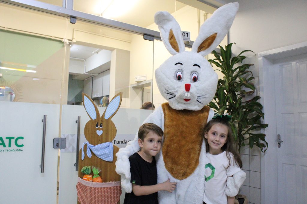 Teatros, brincadeiras e mensagens de renovação fizeram parte das festividades de Páscoa na escola
