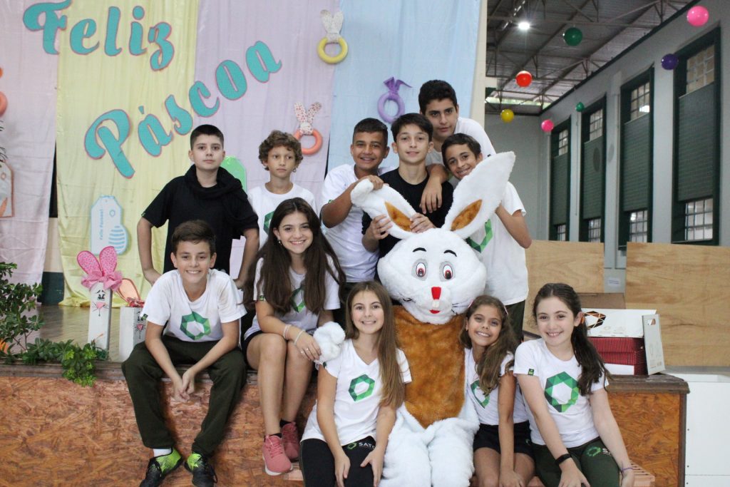 Teatros, brincadeiras e mensagens de renovação fizeram parte das festividades de Páscoa na escola
