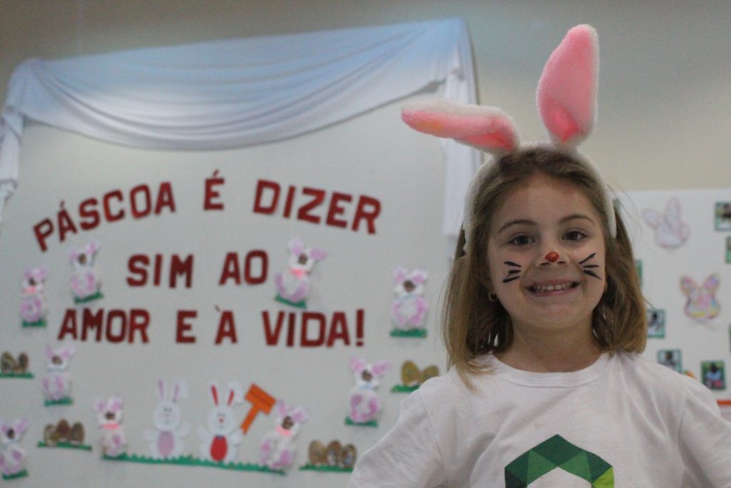 Teatros, brincadeiras e mensagens de renovação fizeram parte das festividades de Páscoa na escola