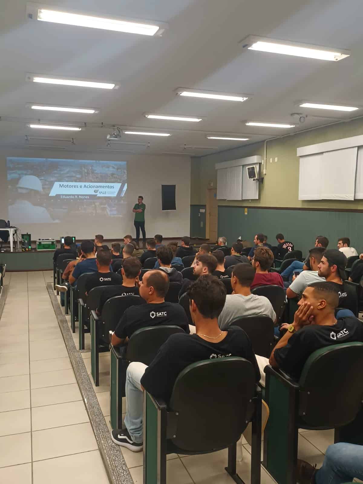 Acadêmicos da UniSatc têm palestra sobre Sustentabilidade Energética