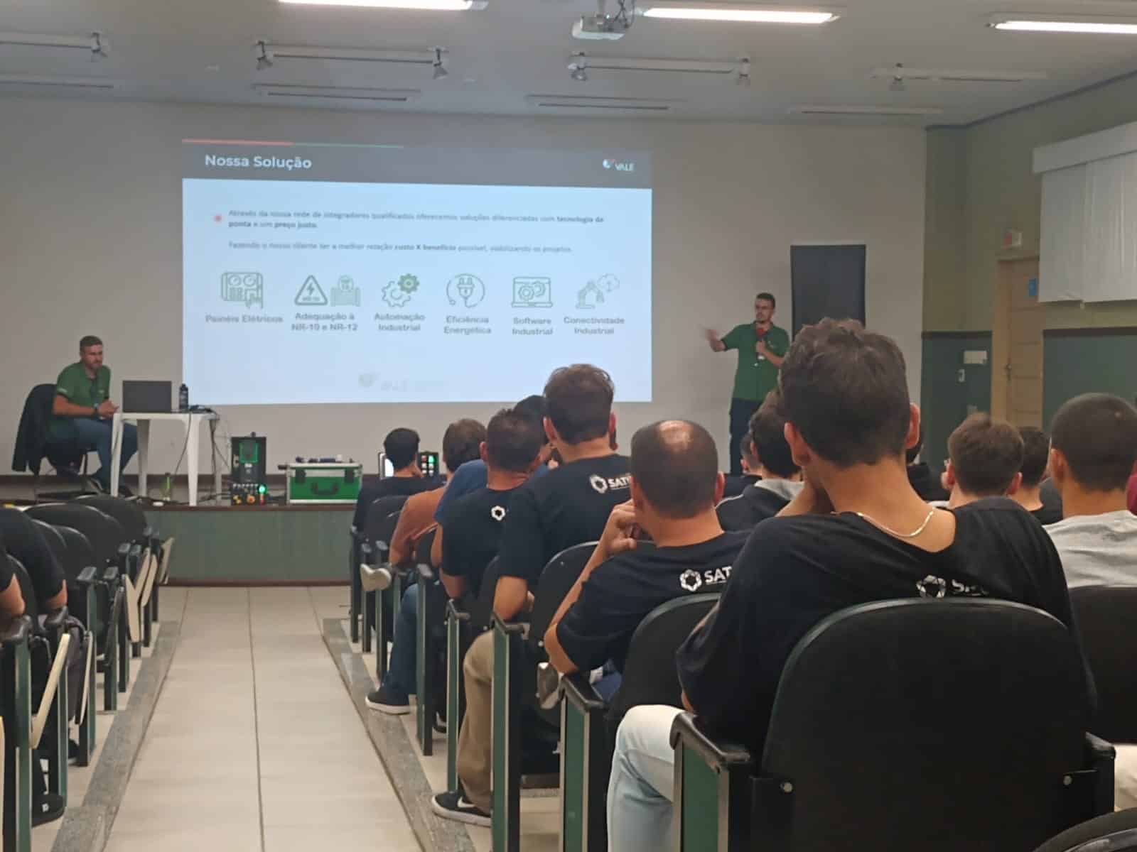 Acadêmicos da UniSatc têm palestra sobre Sustentabilidade Energética
