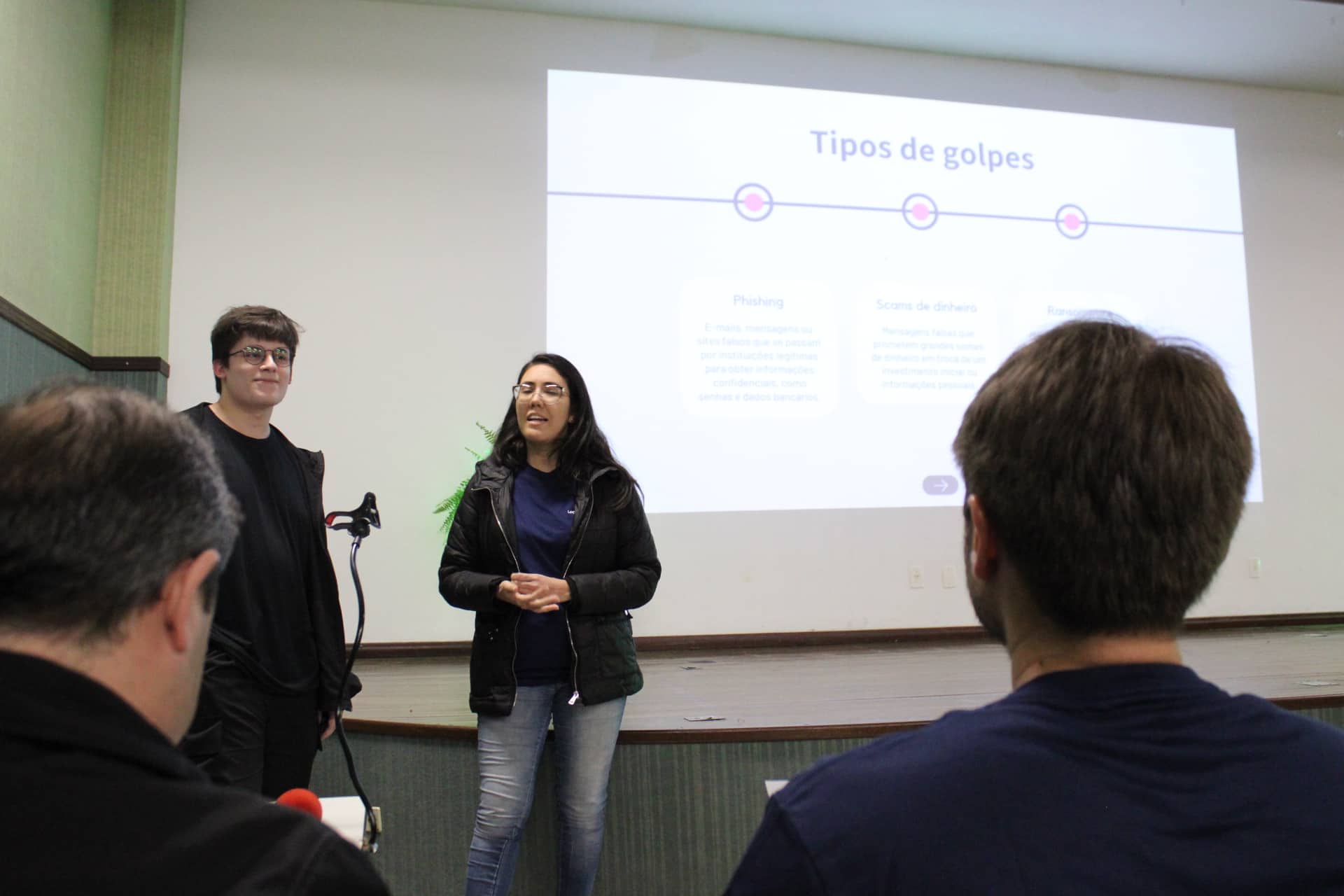 Acadêmicos da UniSatc promovem conscientização sobre segurança na internet