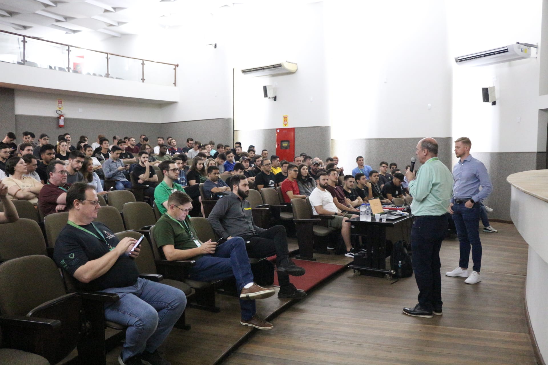 Engenheiro da Scania, ex-aluno Satc incentiva estudantes