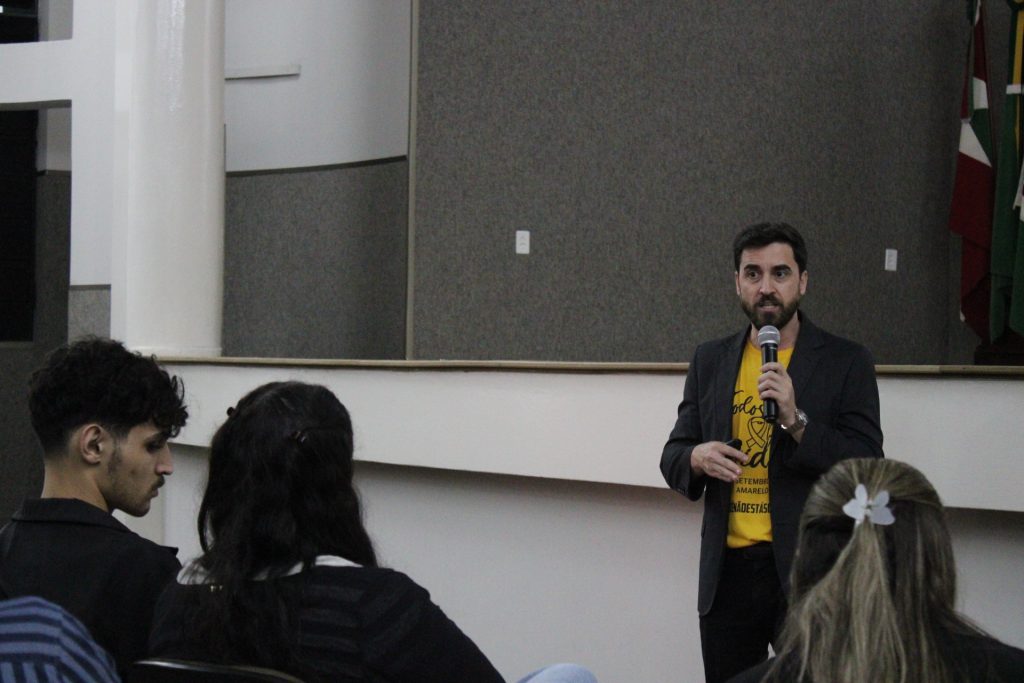 Bate-papo do Setembro Amarelo buscou mostrar as diretrizes da OMS aos estudantes de Jornalismo e profissionais da imprensa 