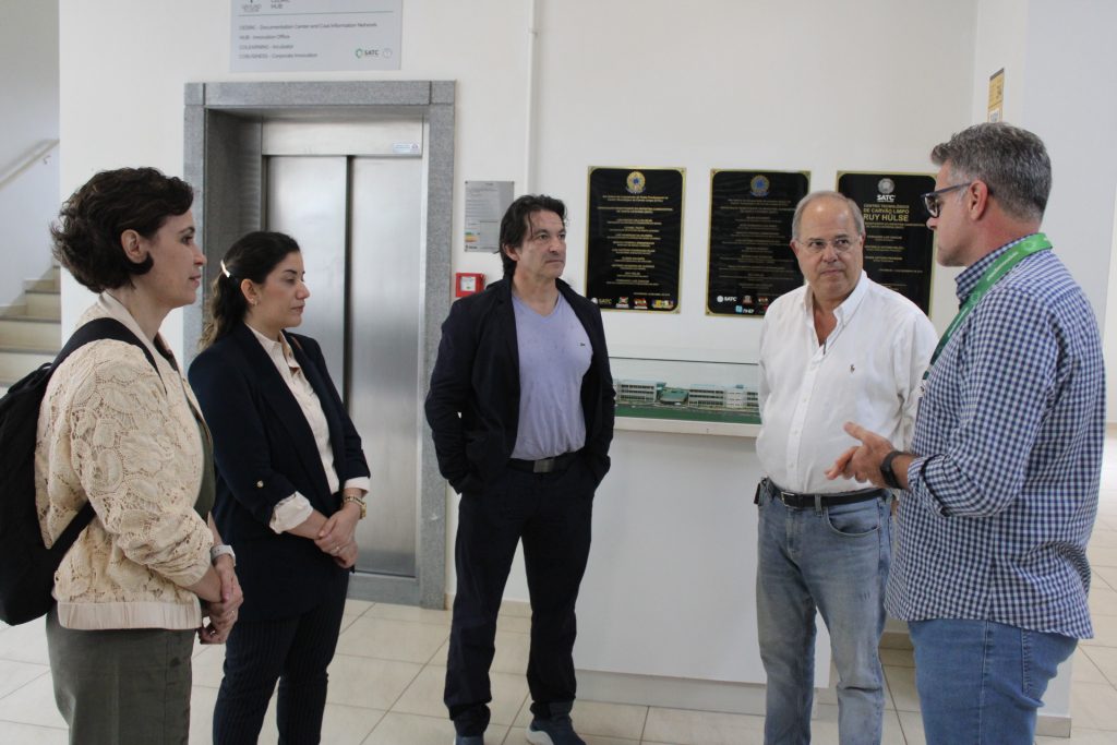 Comitiva da Repsol Sinopec Brasil visita projetos do CT Satc 