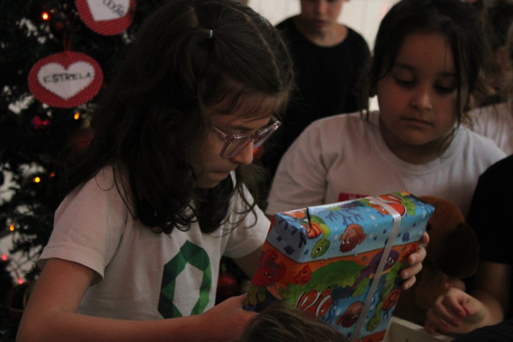 Brinquedos são entregues para Campanha de Natal da Cruz Vermelha de Criciúma 