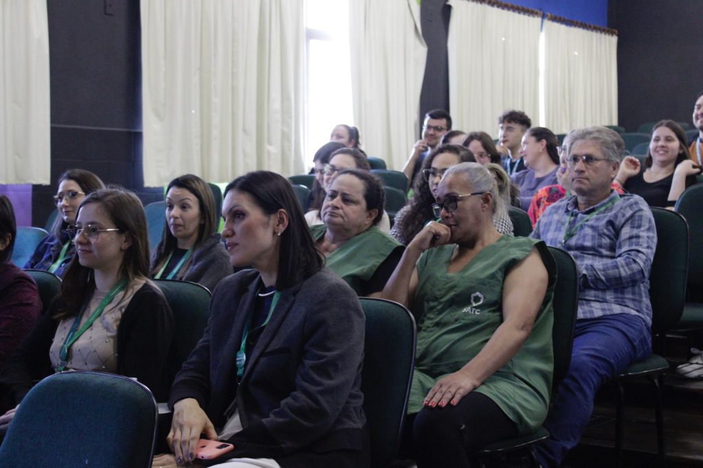 ‘Acolher, ouvir e cuidar’: colaboradores Satc participam de momento em conscientização ao Setembro Amarelo  