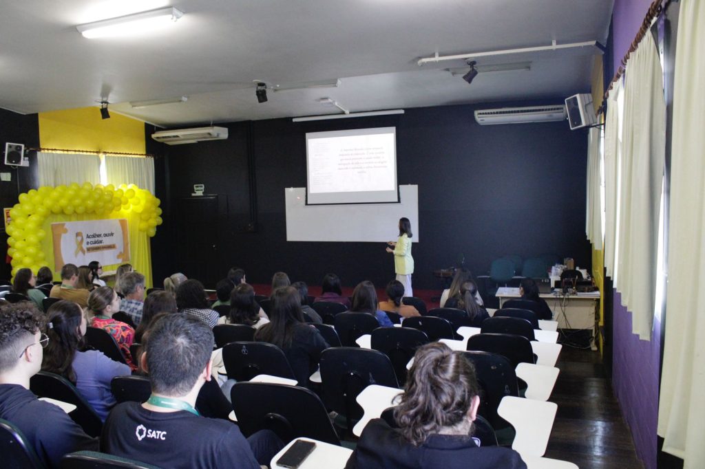 ‘Acolher, ouvir e cuidar’: colaboradores Satc participam de momento em conscientização ao Setembro Amarelo  