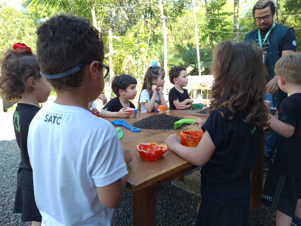 Cuidados com o meio ambiente e diversão marcam atividade do Infantil Satc