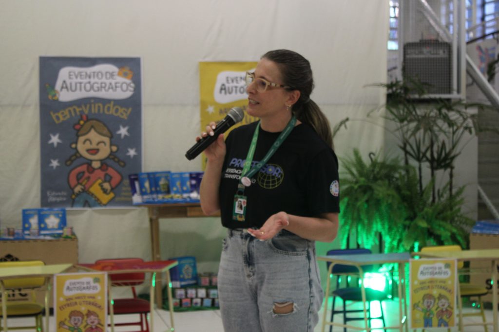 Noite de autógrafos marca lançamento de produções autorias de alunos do Colégio Satc