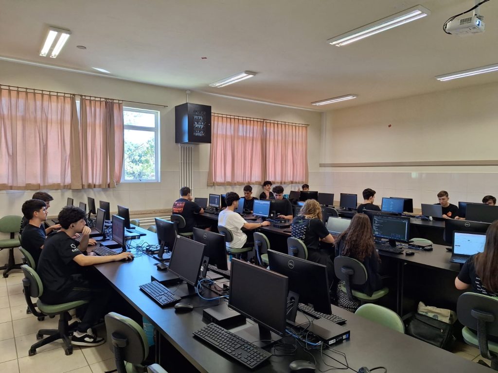 Curso Técnico de Segurança Cibernética leva inovação para a sala de aula  