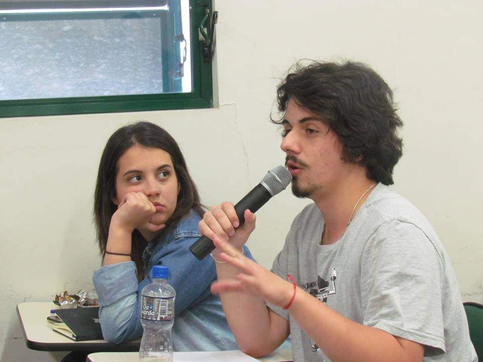 Um romance entre os corredores da escola: quando o amor escolhe a Satc como cenário