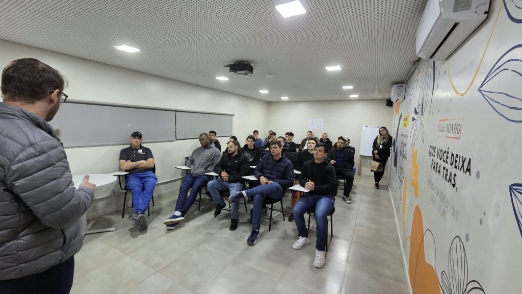 Experiência aproxima estudantes da UniSATC da indústria