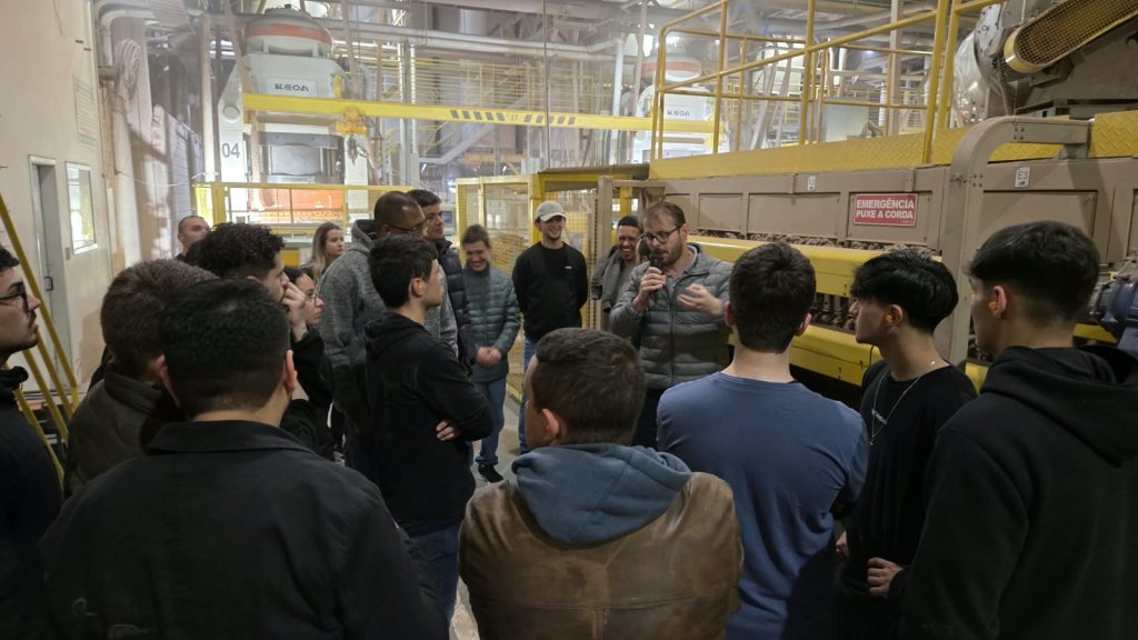 Experiência aproxima estudantes da UniSATC da indústria